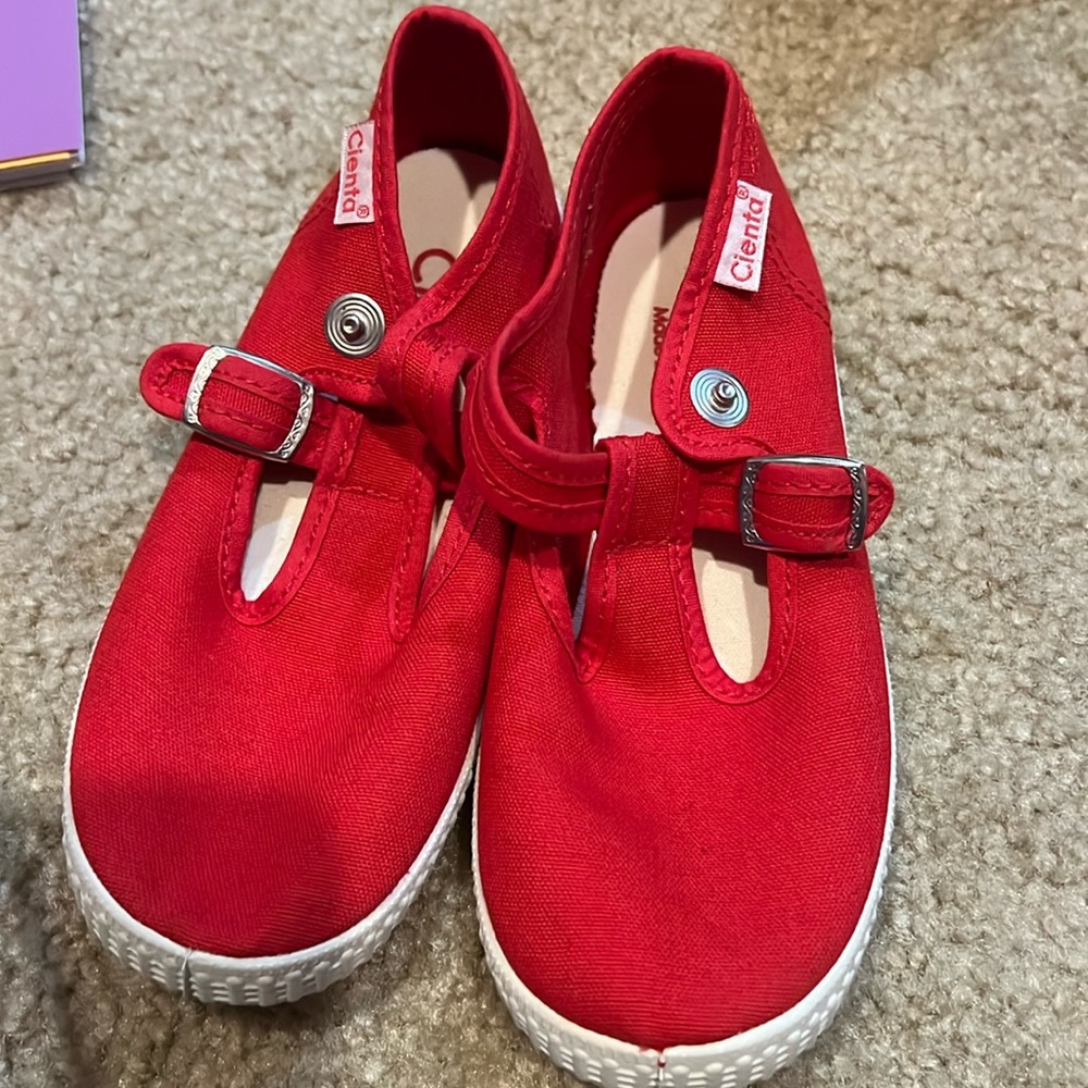Cienta size 11 29C red T Strap canvas shoes